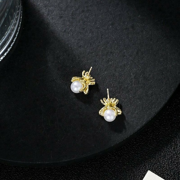 Bee earrings pierced stud - Picture 5 of 5